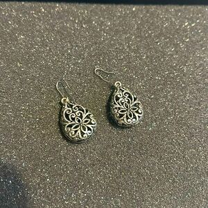Women’s earrings